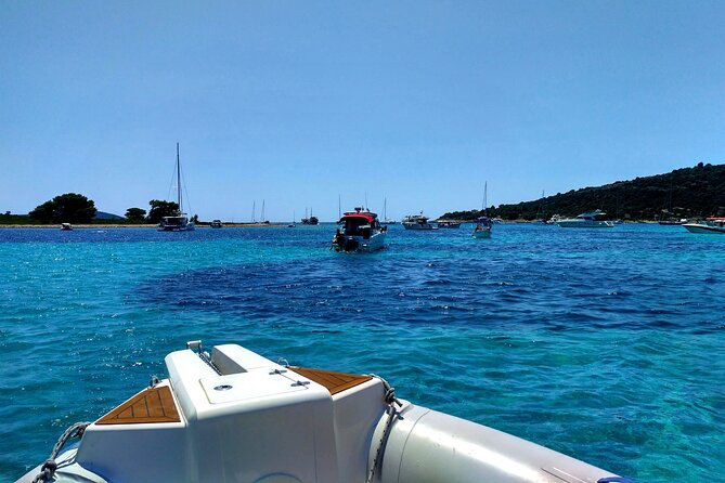 Private boat tour to Blue Lagoon & 4 Islands - Maslinica on Šolta: a small port with local character