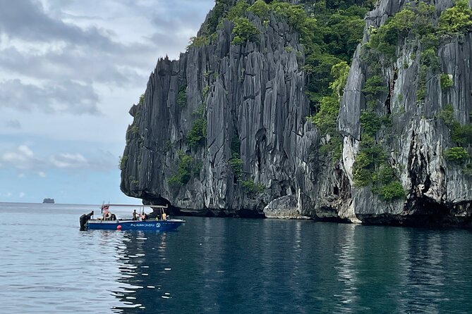 Private El Nido Tour A Island Hopping - Seven Commando Beach: the easiest place to slow down