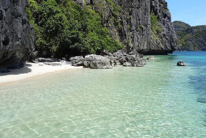 PRIVATE El Nido Tour D Island Hopping - Meeting at El Nido Port at 9:00 am