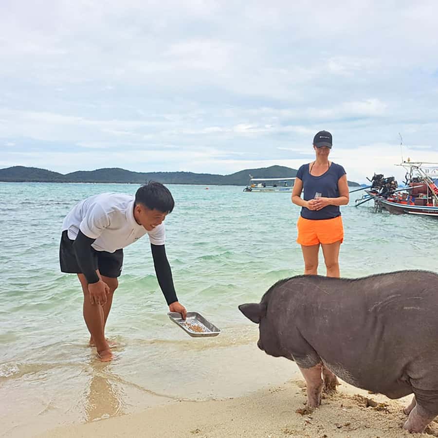 PRIVATE KOH SAMUI TOURS - SECRET ISLANDS BOAT TRIP - Lunch on the beach near Koh Tan