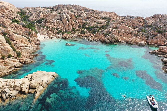 Private tour, archipelago of La Maddalena - Caprera begins with two very different swims