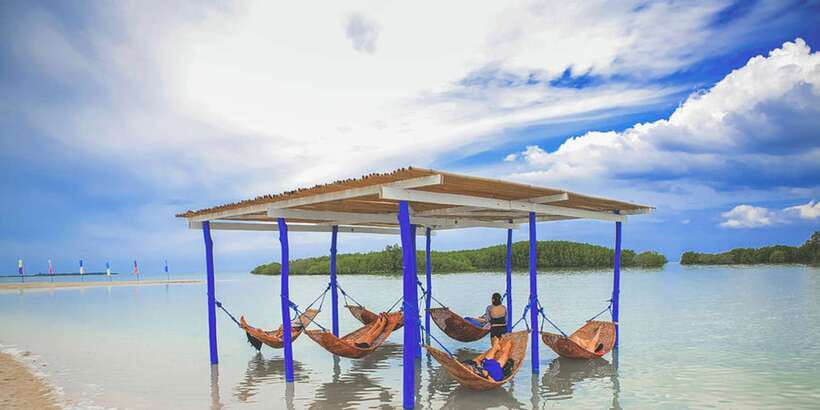 Puerto Princesa: Private Honda Bay Island Hopping Tour - Cowrie Island and the long beach stop