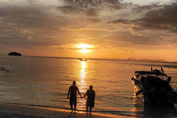 Railay and 4-Island Sunset Speedboat Cruise with Night Snorkel - Guides, safety, and the feel on board