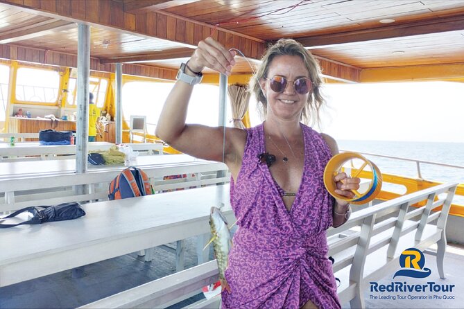 RED RIVER TOUR (Share group): DISCOVERY 3 ISLANDS BY BOAT - Coconut Island, Hon Roi, and the paid activities