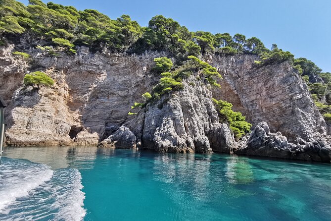 Rent a luxury speed boat for great fun on this Elaphiti Islands tour - Four hours or eight hours?