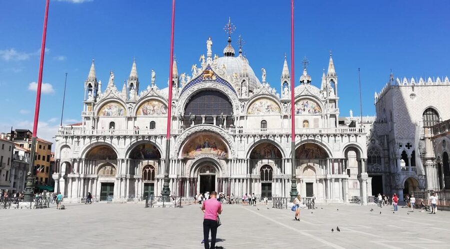 Rome: Venice Day Trip with Islands Cruise and City Walk - Rialto Bridge and Venice’s narrow lanes