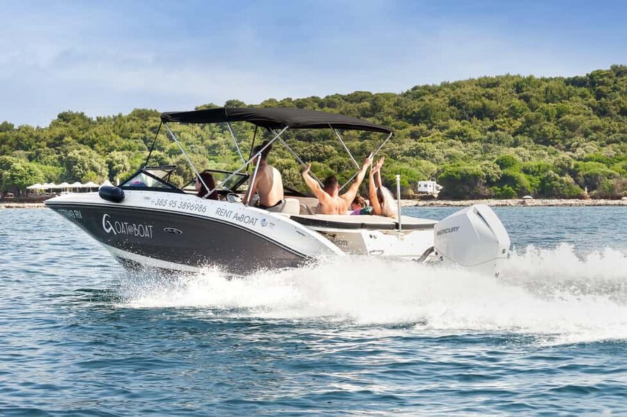 Rovinj: Rovinj Archipelago and South Coves Speedboat Tour - A private boat makes the four hours count