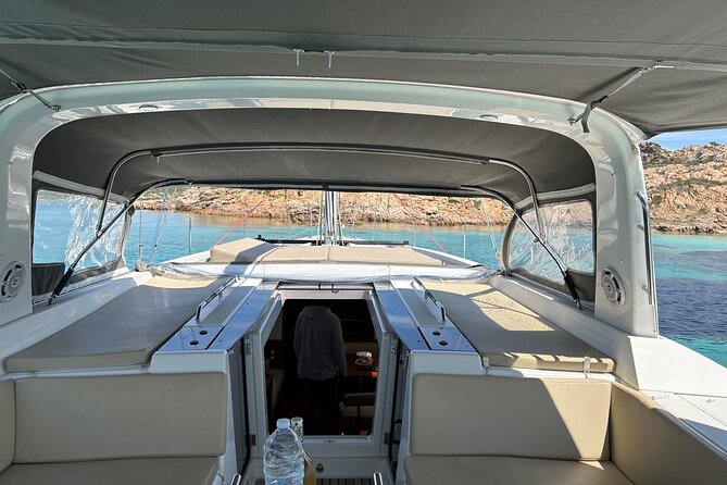 Sailing boat tour in the La Maddalena archipelago - What the crew adds to the experience
