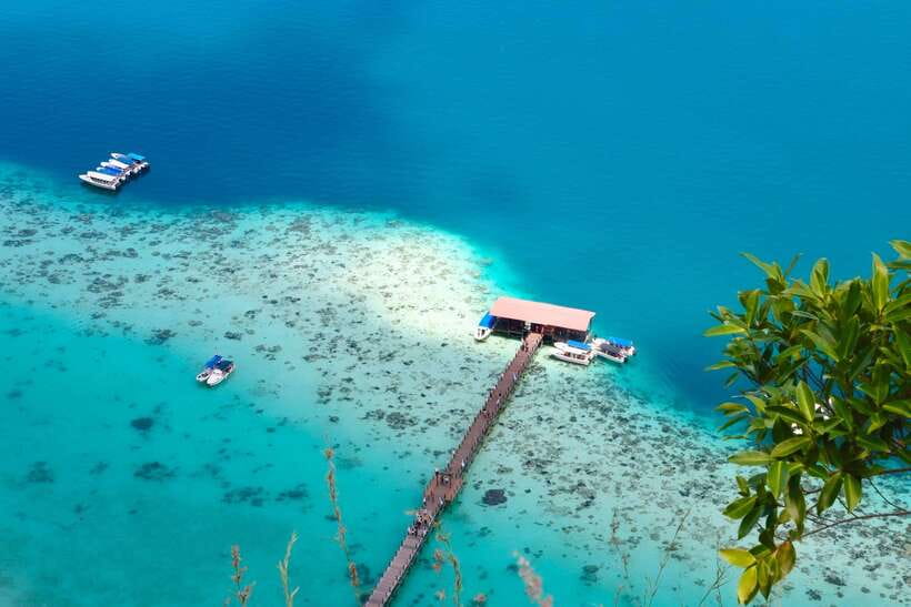 Semporna: Bohey 3 Islands Hike, Snorkel/Dive Tour with Lunch - Snorkeling, scuba, and safety support