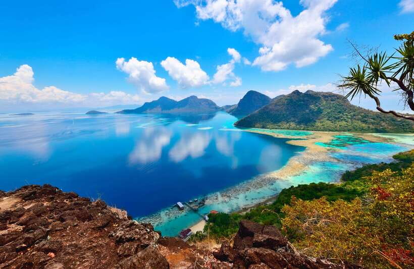 Semporna: Bohey 3 Islands Hike, Snorkel/Dive Tour with Lunch - The boat journey from Semporna