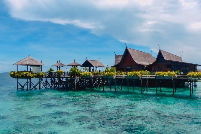 Semporna Hike Bohey 3 Island Snorkel Dive Tour and Lunch - Lunch under the canopy