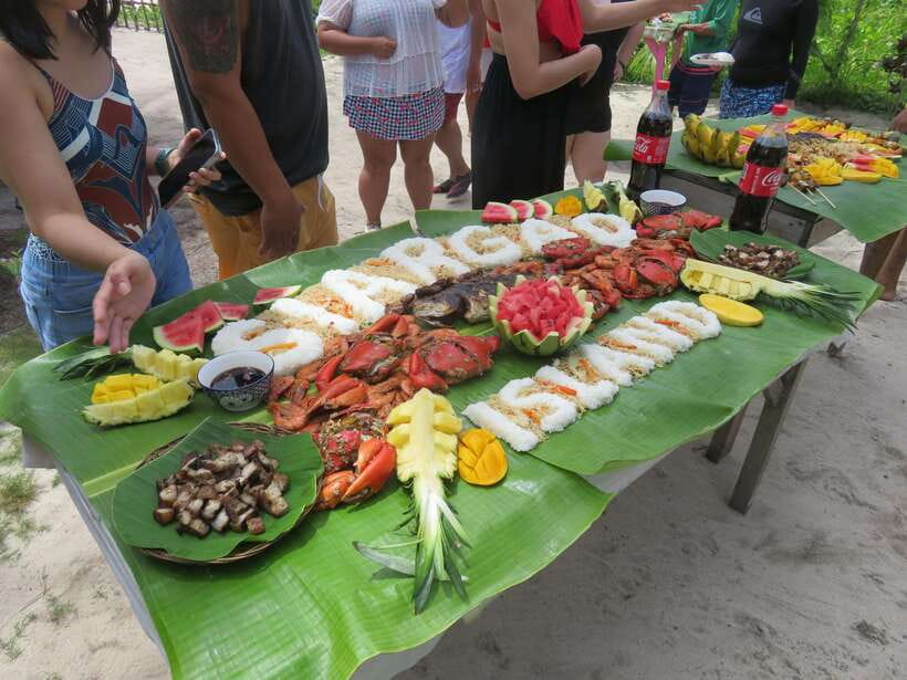 Siargao Island Hopping: Tri Island Tour - Shared and Private - Daku Island: lunch, swimming, and a shared table