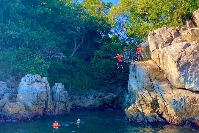 Snorkeling at Los Arcos 5 islands Hidden Beach and Cliff Jumping - Returning to Mismaloya and cleaning up