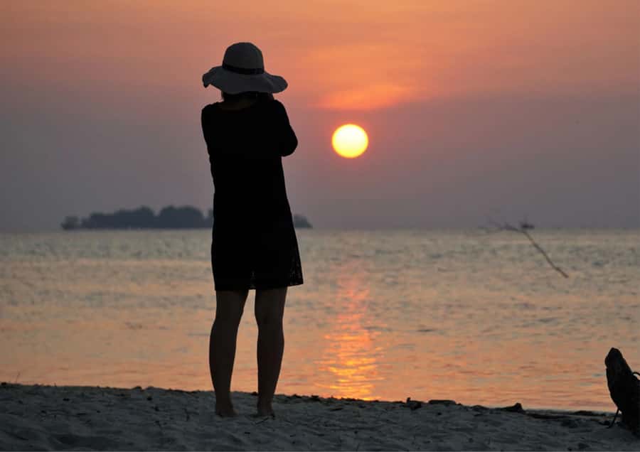 Snorkelling & islandhopping tour Karimunjawa (private tour) - The first island and a beach barbecue