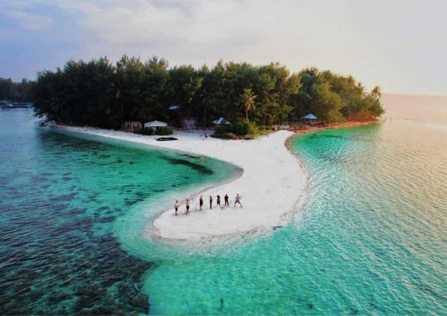 Snorkelling & islandhopping tour Karimunjawa (private tour) - Sunset on the boat