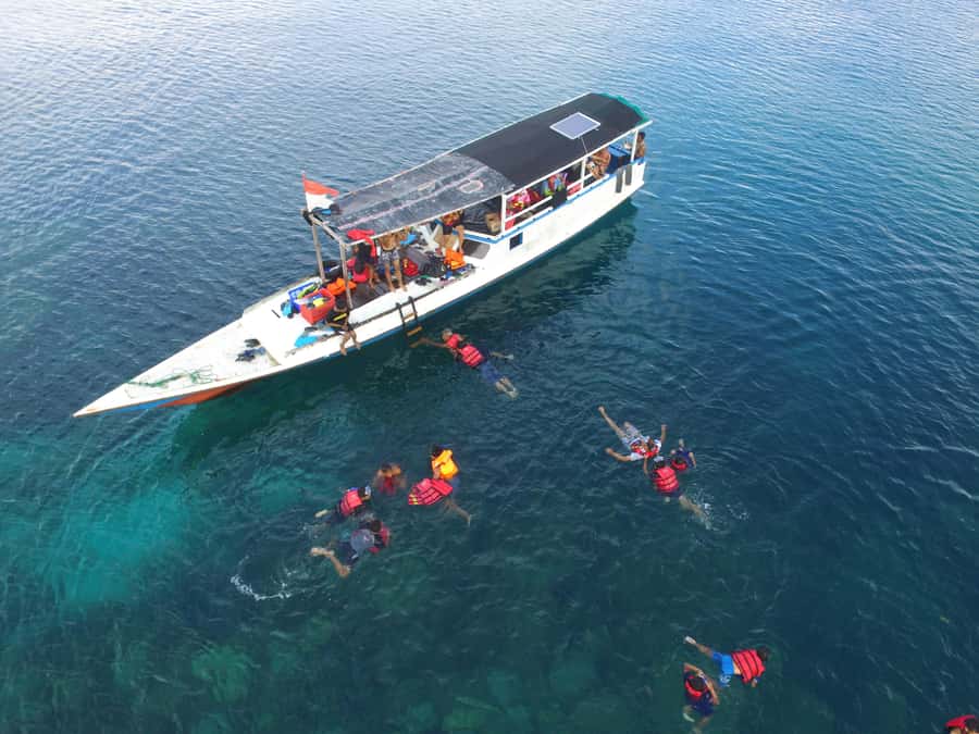 Snorkelling & islandhopping tour Karimunjawa (private tour) - 8:30 a.m. at the harbour
