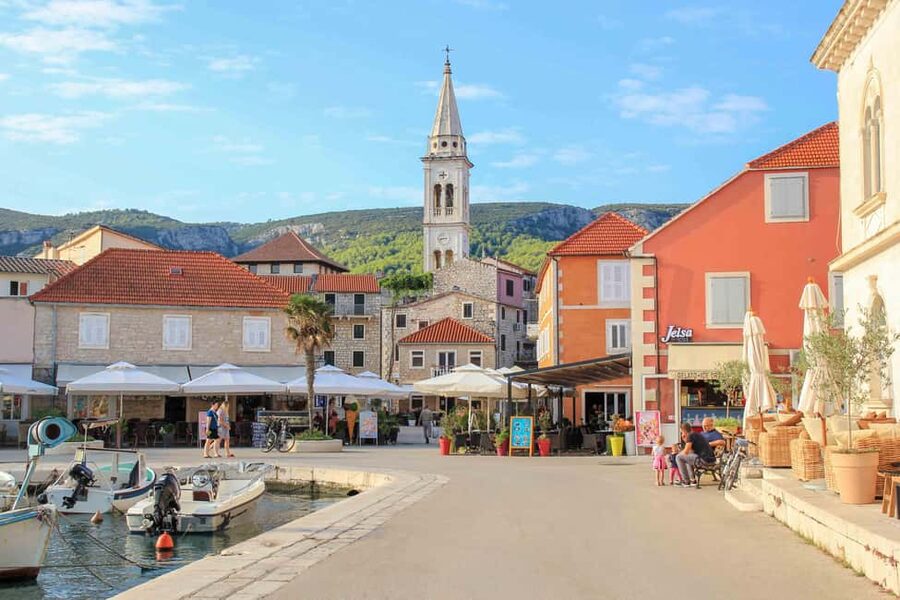 Speedboat to 3 islands: Hvar, Brač, Zečevo with watersports - Zlatni Rat: the famous pointed beach on Brač