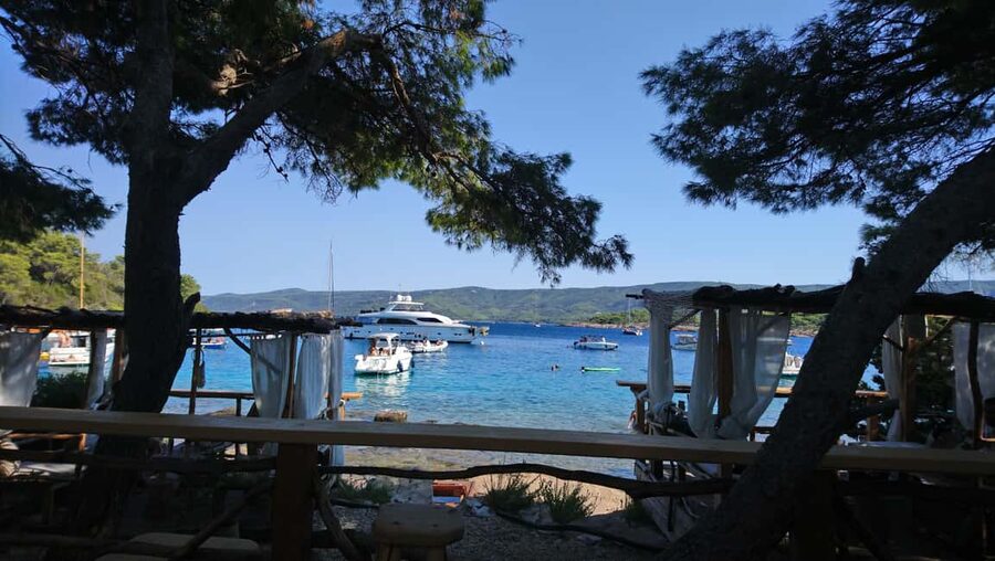Speedboat to 3 islands: Hvar, Brač, Zečevo with watersports - Zečevo: the quiet heart of the outing
