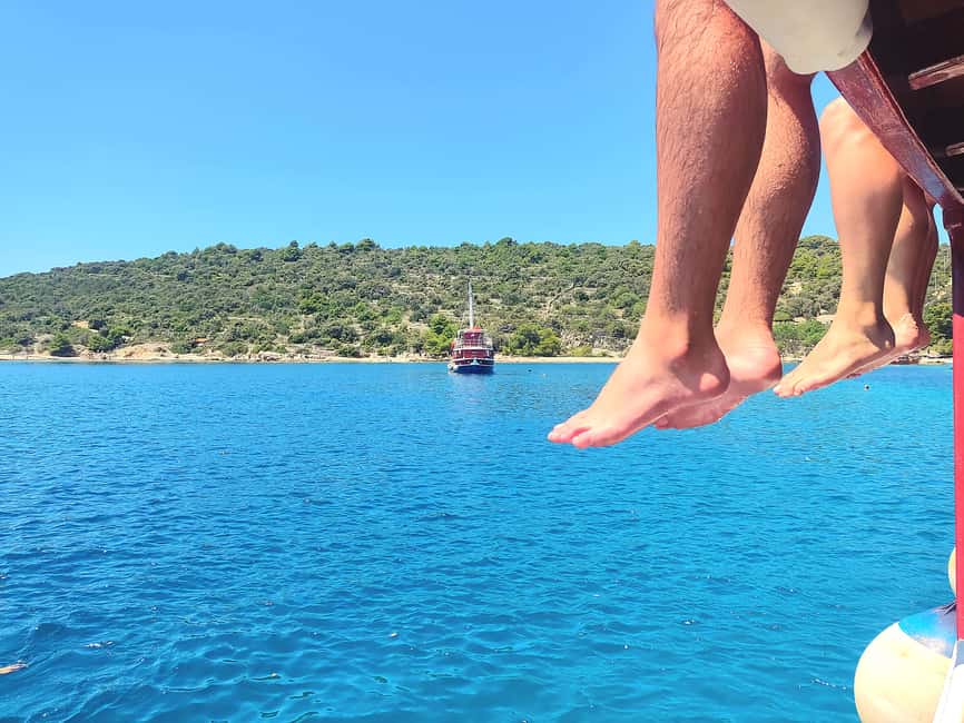 Split: 3 Island & Blue Lagoon Cruise with Lunch & Drinks - Lunch is generous, simple, and useful