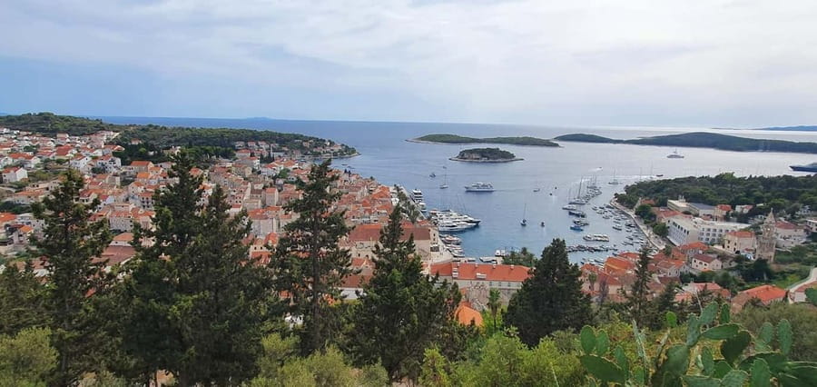 Split: Blue Cave & 5 Island Tour - Starting from Split for a full day at sea