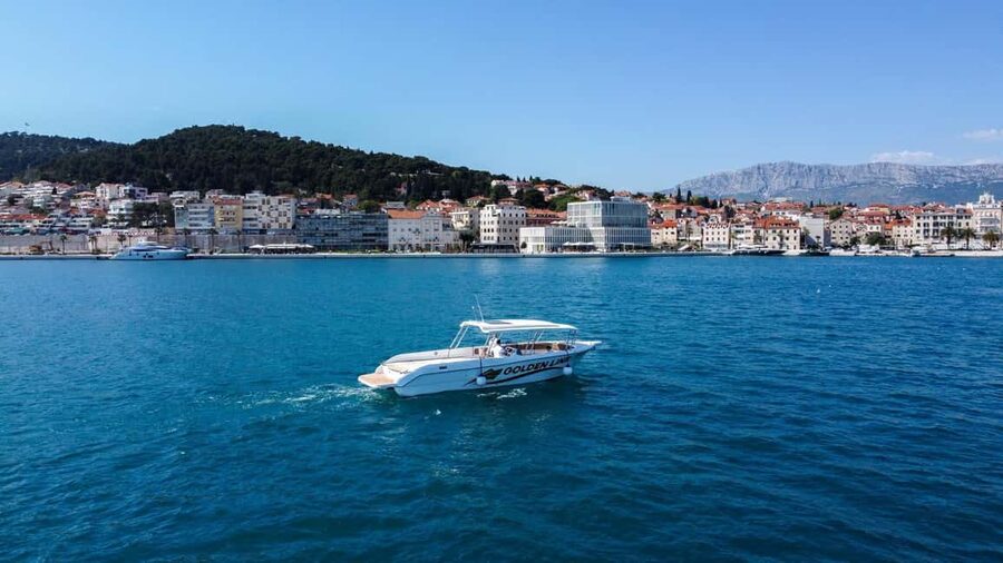 Split: Blue Cave & 5 Island Tour - Boat comfort, crew service, and the small-group question