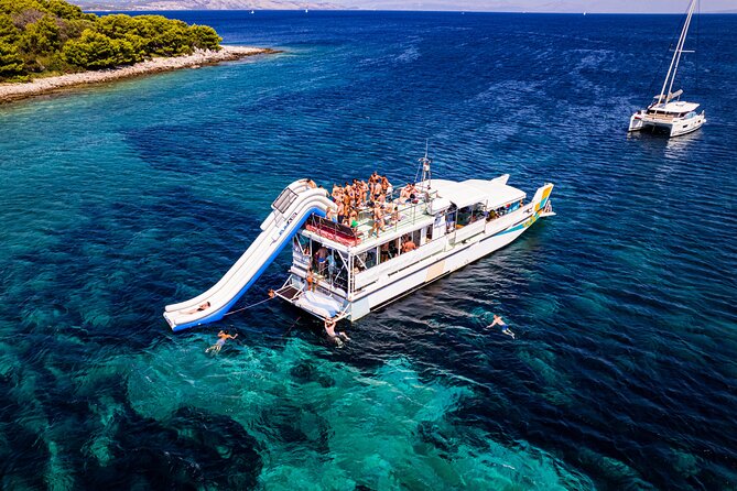 Split: Blue Lagoon, 3-Island Boat Tour & Mediterranean Lunch - Cruising toward the Blue Lagoon
