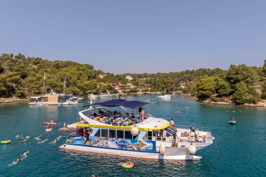 Split: Blue Lagoon & 3 Islands hopping with Lunch & Drinks - Borkko Beach Bar on Čiovo