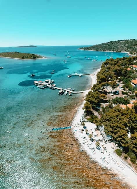 Split: Blue Lagoon & 3 Islands Small Group Speedboat Tour - Maslinica on Šolta: the relaxed final stop