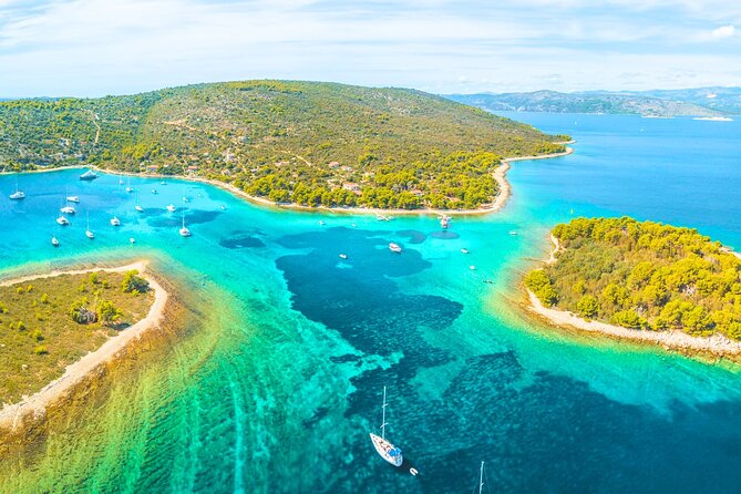 Split: Blue Lagoon & 3 Islands Speedboat Tour - Small group - Blue Lagoon: clear water, rocky edges