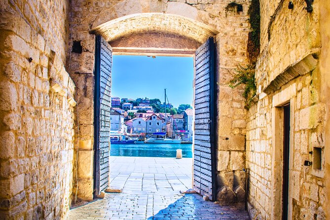Split: Blue Lagoon & 3 Islands Speedboat Tour - Small group - Trogir: one hour among old stone streets