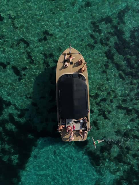 Split: Full-Day 4 Islands Tour by Luxury Boat - Hvar Town gives you history and free time