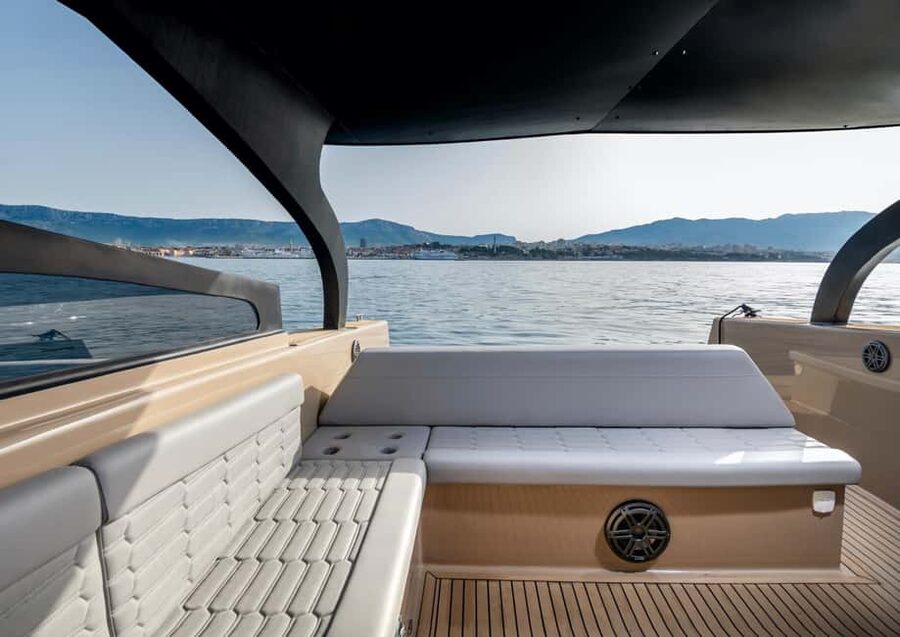 Split: Full-Day 4 Islands Tour by Luxury Boat - What the luxury boat adds