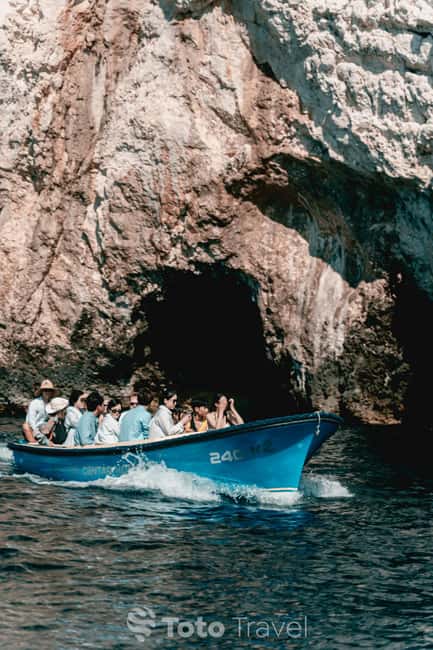 Split/Podstrana: Blue Cave, Hvar & 6 Islands Speedboat Trip - Komiža on Vis: the most appealing village stop