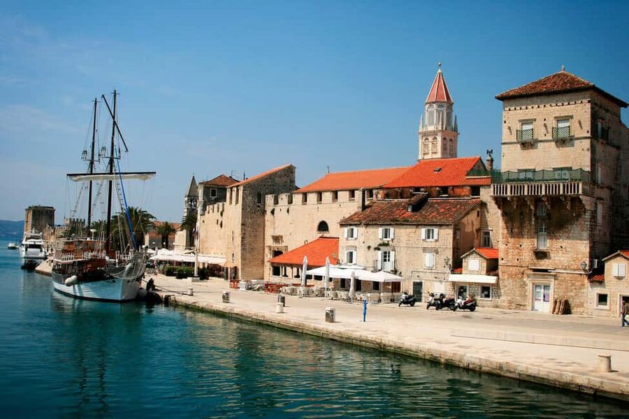 Split: Private Blue Lagoon 3 islands with speed boat - Returning to Split by speedboat