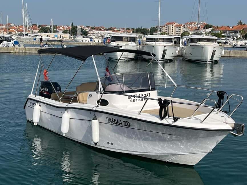 Split: Private Blue Lagoon 3 islands with speed boat - The 30-minute ride from Split to Trogir