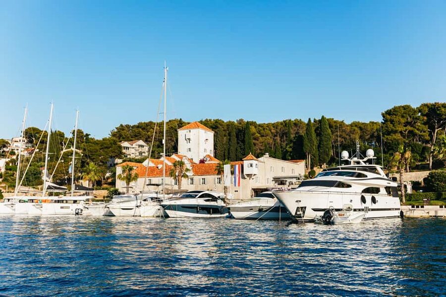 Split/Trogir: Blue lagoon and 3 islands speedboat tour - How good is the guiding?
