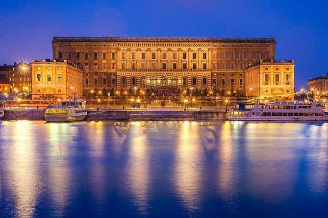 Stockholm: 2 Hour Guided Archipelago Tour - Leaving Gamla Stan beside the Royal Palace