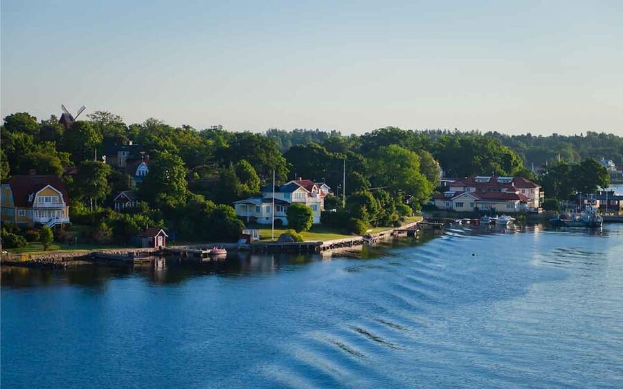 Stockholm: Archipelago Boat Tour - Choosing between the cabin and upper deck