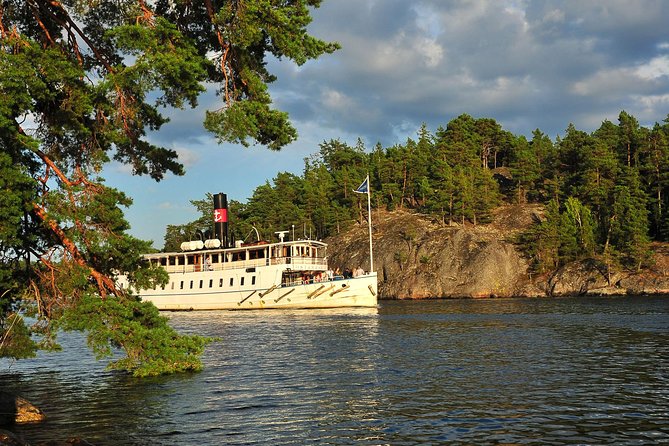 Stockholm Archipelago Cruise with Guide - Leaving Strandvägen for the Water