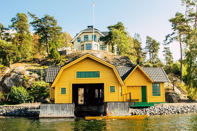 Stockholm: Archipelago Family-Friendly Private Kayaking Tour - Vaxholm Fortress and the old defense of Stockholm