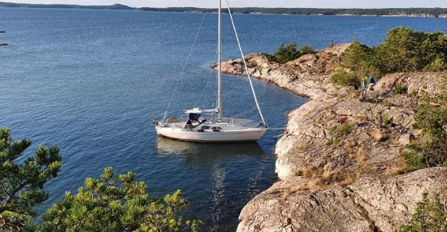 Stockholm: Archipelago Sailing Adventure with Island Chill - Lunch in a sheltered bay