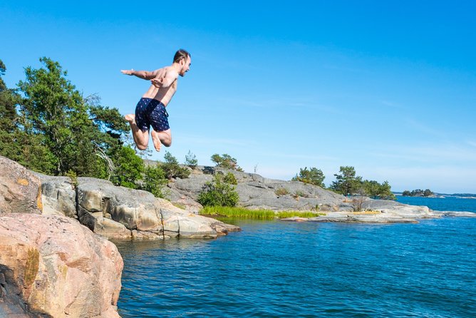 Stockholm Archipelago Tour by Kayak - A clear safety briefing for first-time paddlers