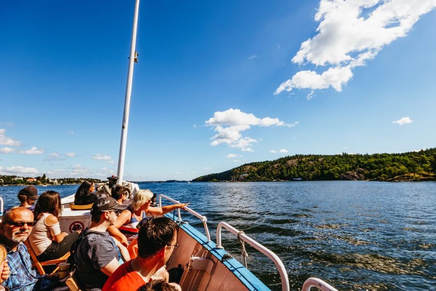 Stockholm: City Archipelago Sightseeing Cruise with Guide - Café, restaurant, and practical comfort