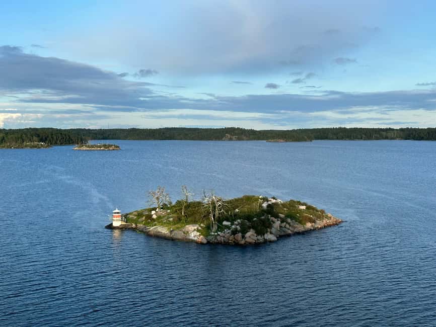 Stockholm: Guided Archipelago Islands Tour - Finding the white tent by the Royal Palace