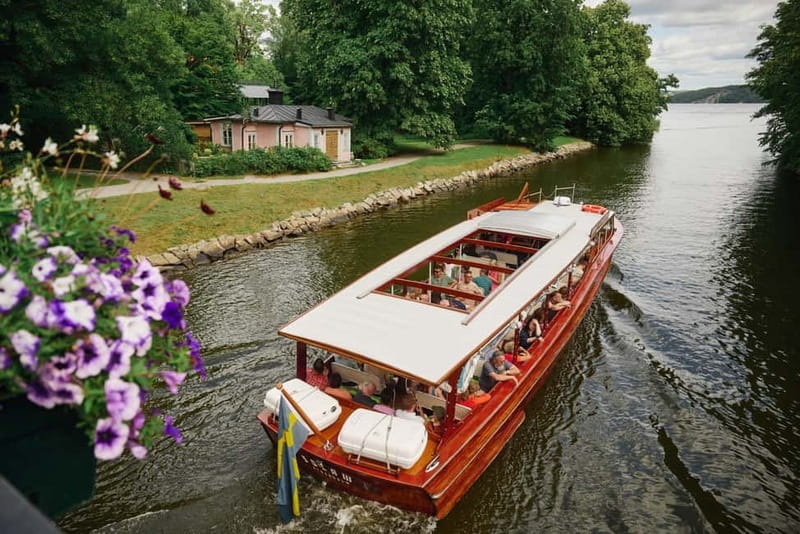 Stockholm: Guided Archipelago Tour by Classic Wooden Boat - Why this boat ride works so well in Stockholm