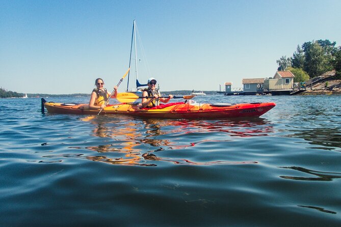 Stockholm: Kayaking tour around Vaxholm Archipelago with Fika - Vaxholm Fortress and the defensive story