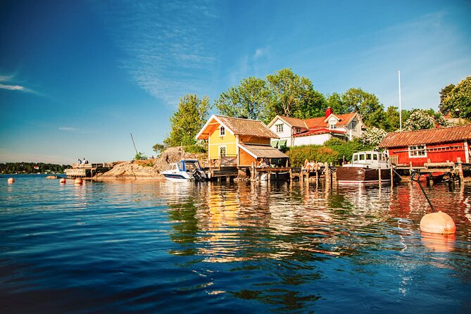 Stockholm: Kayaking tour around Vaxholm Archipelago with Fika - Getting ready at the Vaxholm launch point