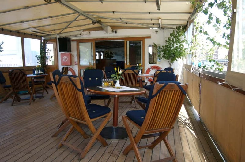 Stockholm: Midsummer Archipelago Boat Tour Live Guide - Fjäderholmarna marks the shift to the archipelago