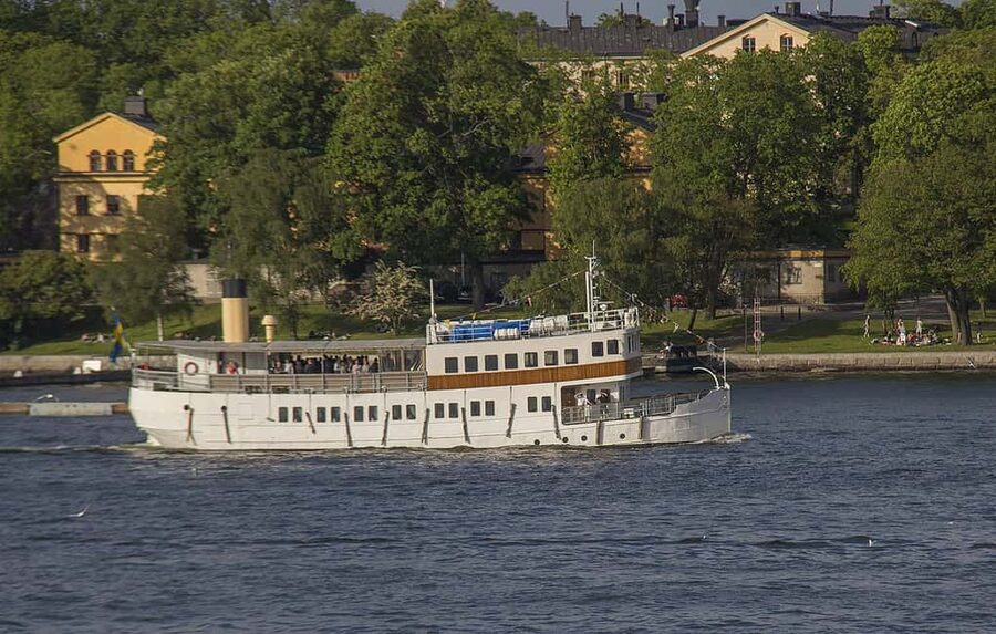 Stockholm: Midsummer Archipelago Boat Tour Live Guide - What $44 buys you over 2.5 hours