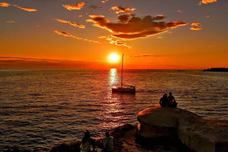 Sunset Dolphin Cruise with Dinner – Medulin Archipelago - Who will enjoy this evening most